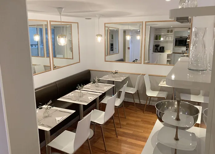 Des Ambassadeurs 3* Parigi