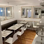 Des Ambassadeurs 3* Paris